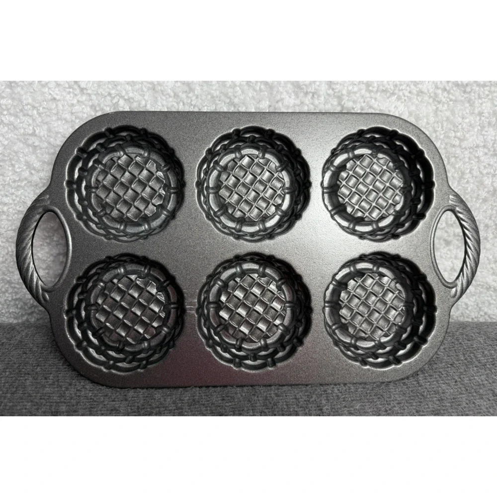 Shortcake Baskets Cake Pan by Nordic Ware Makes 6 Cakes 3 Cups / .7L- Used Once!